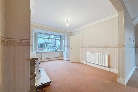 3 bedroom semi-detached house for sale, Desmond Avenue, Hornsea