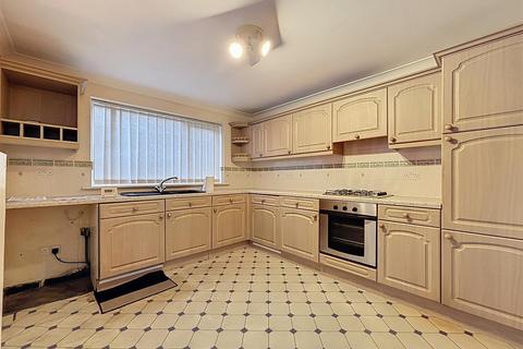 3 bedroom semi-detached house for sale, Desmond Avenue, Hornsea