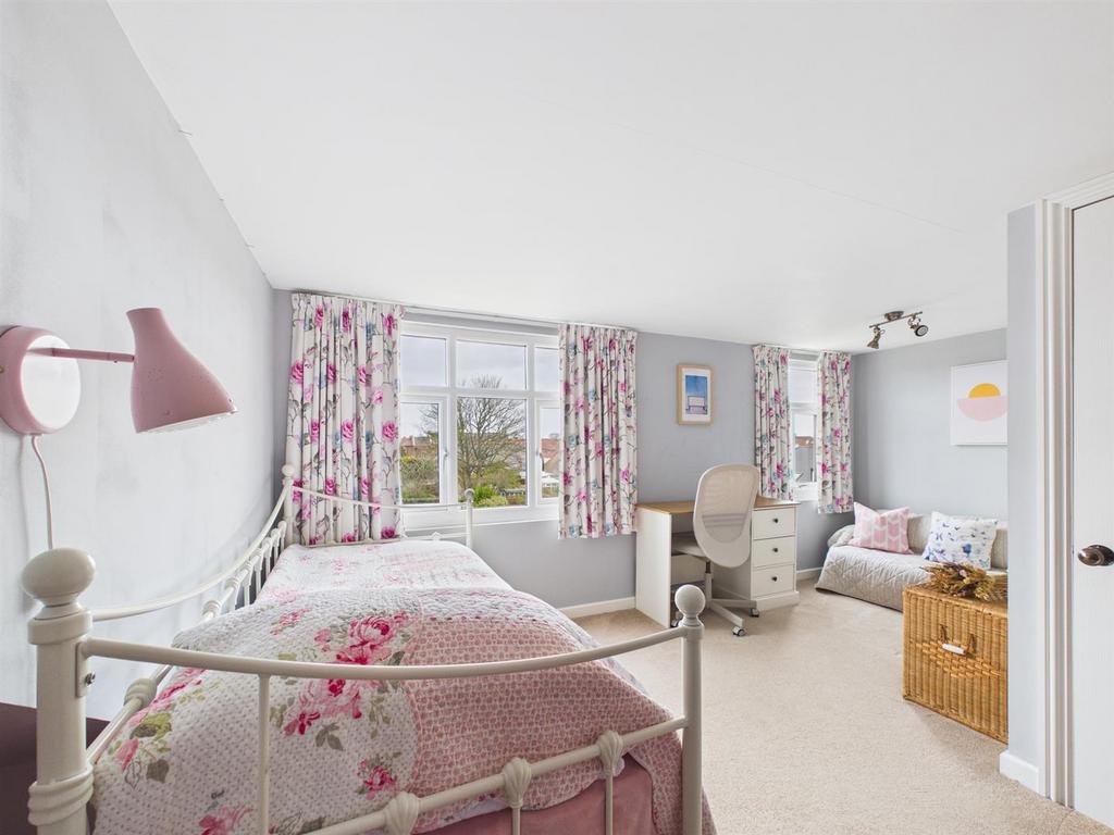 Top floor bed 2.jpg