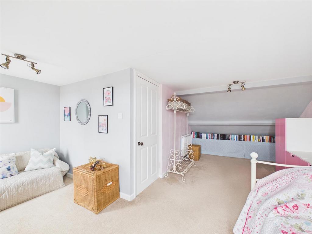 Top floor bed 1.jpg