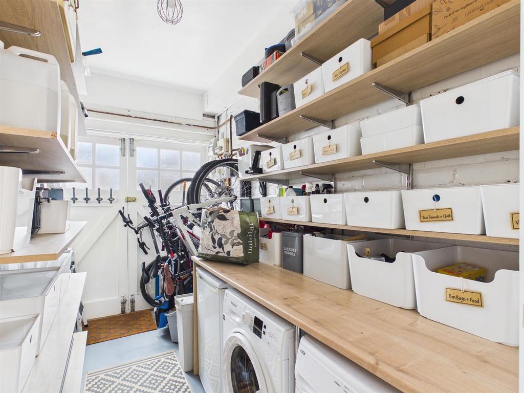 Utility garage.jpg