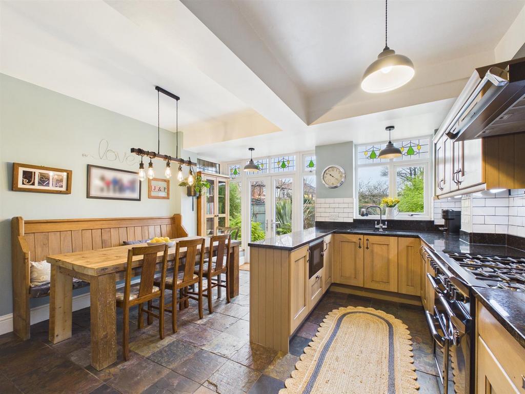 Kitchen 2.jpg