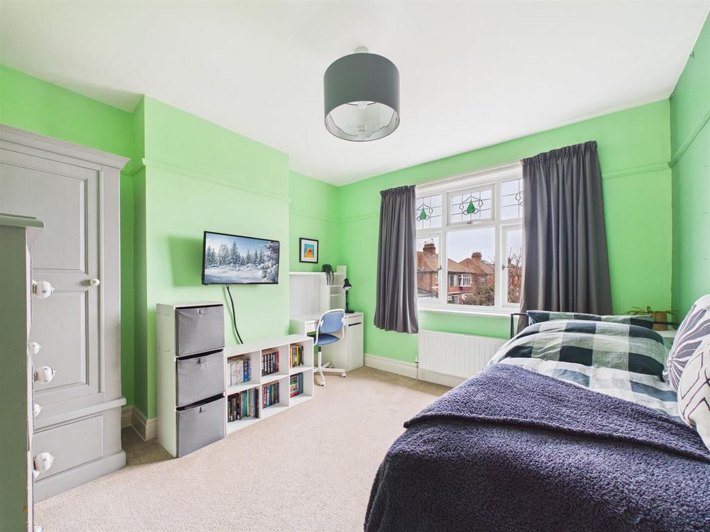 Bed 2.jpg