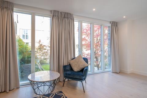 2 bedroom flat to rent, Sinclair Road London W14