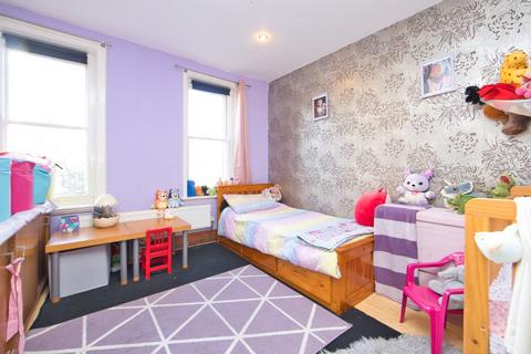 3 bedroom flat for sale, Foord Road, Folkestone, Kent, CT20