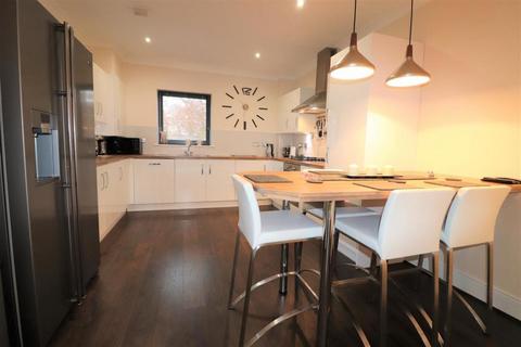2 bedroom flat for sale, Blenheim House, Fowler Way, Uxbridge