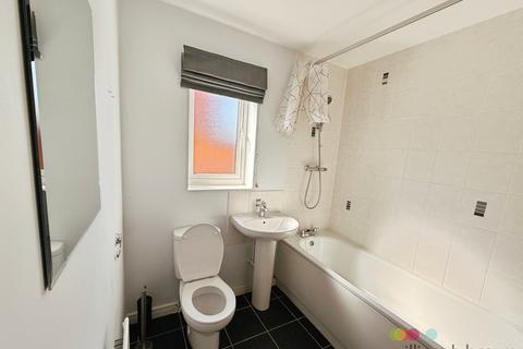 3 bedroom semi-detached house to rent, Shore View, Hampton Hargate, PETERBOROUGH