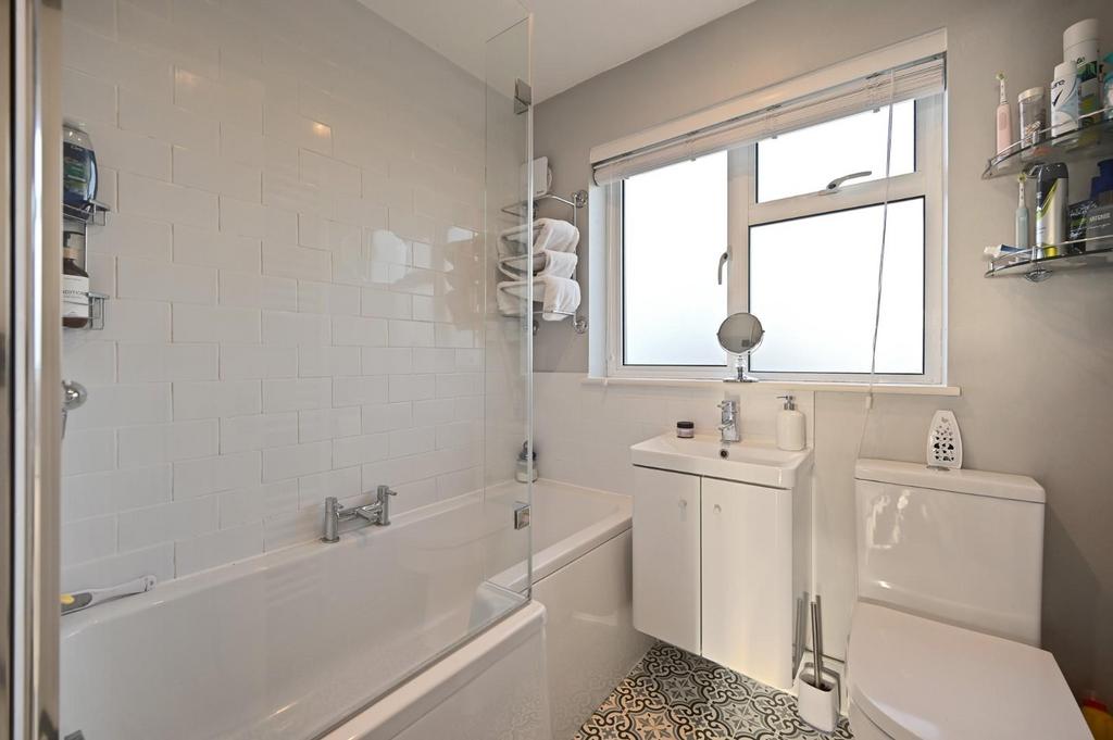 RCRENferrymead avenue- bathroom 3 (1).jpg