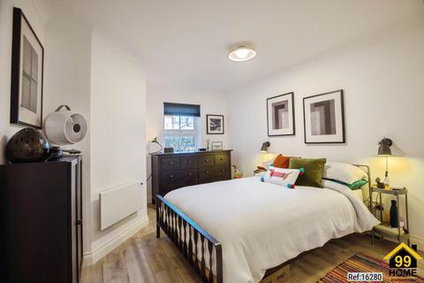 2 bedroom flat for sale, 27 Woods Road, Peckham, London, SE15