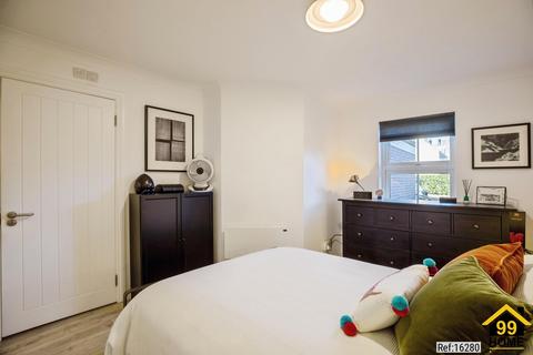 2 bedroom flat for sale, 27 Woods Road, Peckham, London, SE15