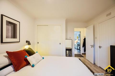 2 bedroom flat for sale, 27 Woods Road, Peckham, London, SE15