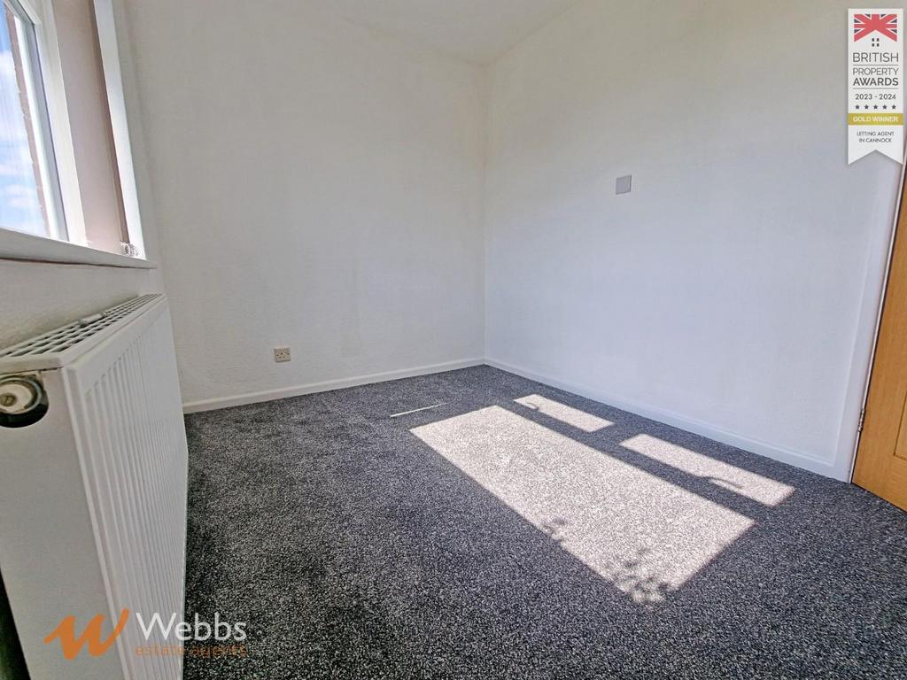 Bedroom mid 2.jpg