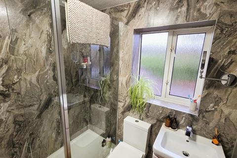 3 bedroom semi-detached house for sale, Llwyn Cyfarthwch, Llanelli