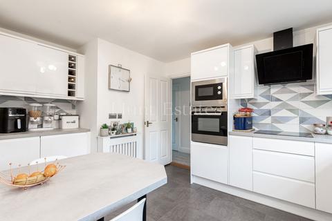 4 bedroom detached house for sale, 28 Le Clos Le Breton