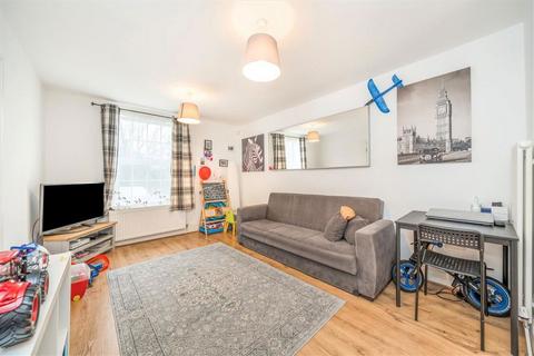 2 bedroom flat for sale, Campshill Road, London SE13