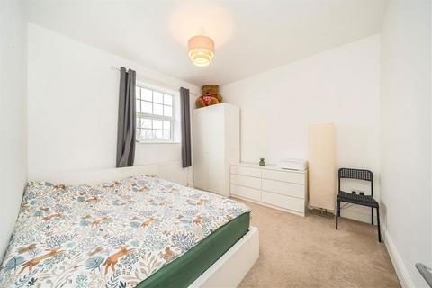 2 bedroom flat for sale, Campshill Road, London SE13