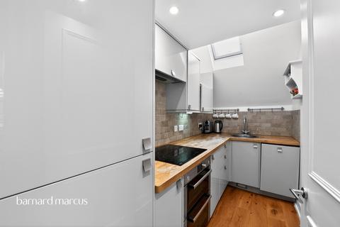 2 bedroom flat for sale, Oakhill Road, London