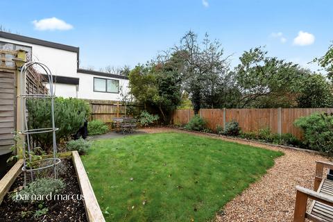 2 bedroom flat for sale, Oakhill Road, London