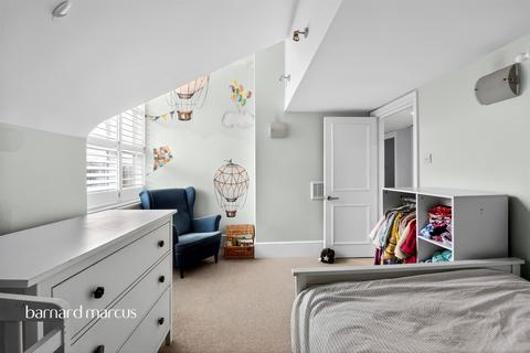 2 bedroom flat for sale, Oakhill Road, London