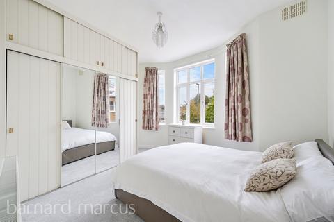 2 bedroom flat for sale, Oakhill Road, London