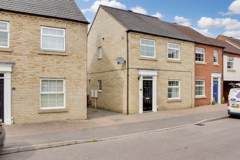 3 bedroom end of terrace house to rent, Chesterfield Way, St. Neots PE19