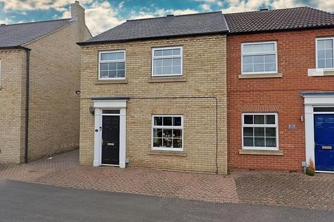 3 bedroom end of terrace house to rent, Chesterfield Way, St. Neots PE19