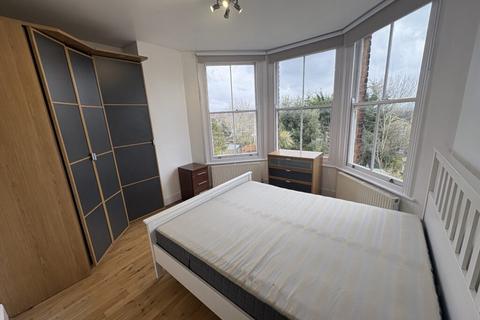 2 bedroom flat to rent, 2 Bedroom Garden Flat – Conway Road, London N14