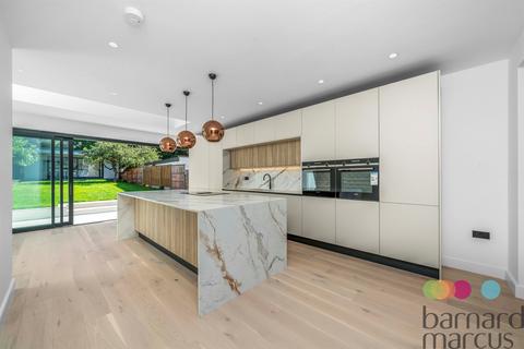 undefined, Courthouse Road, London
