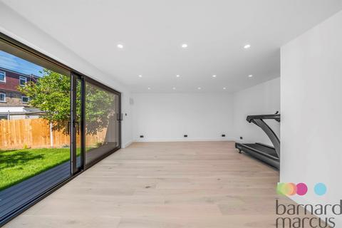 undefined, Courthouse Road, London