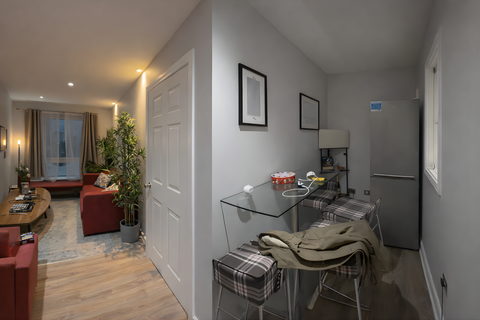 3 bedroom flat to rent, Newport Avenue, London E14