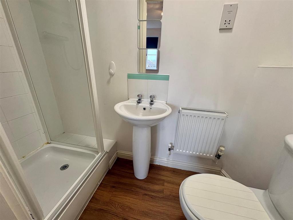 22 ensuite.jpg