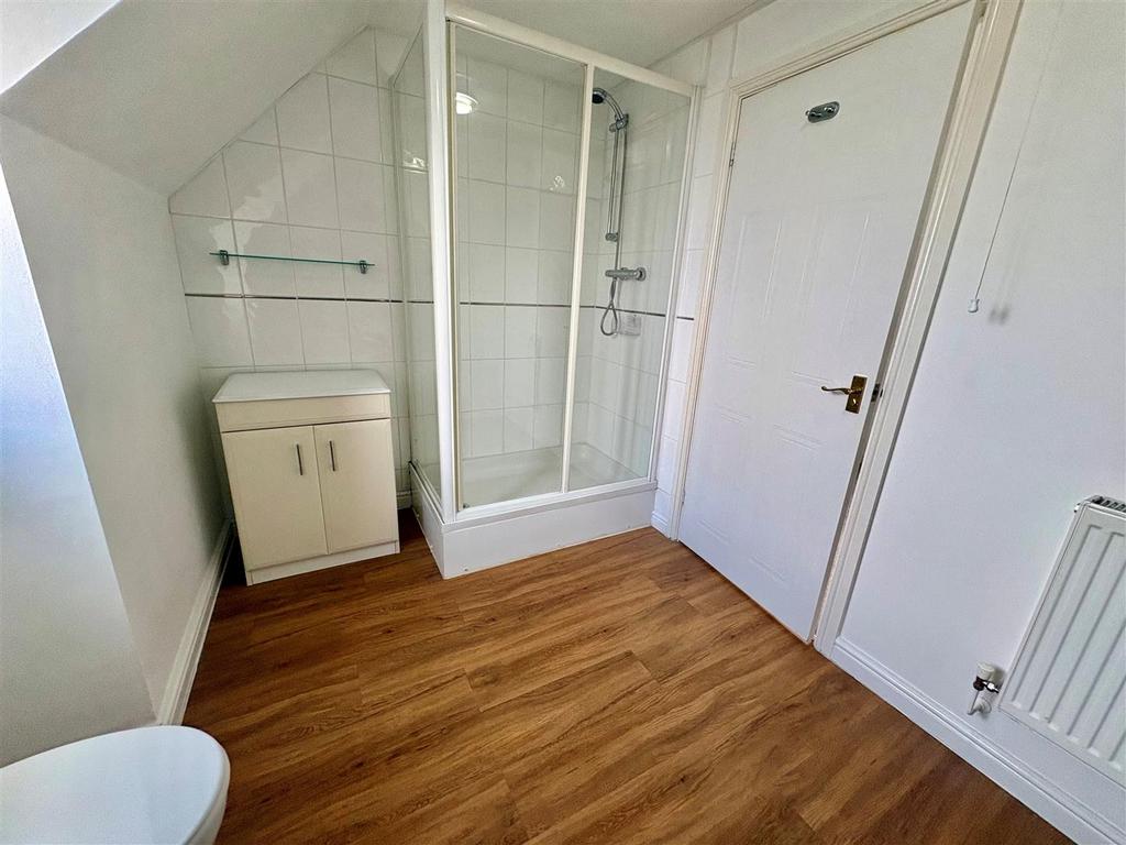 22 ensuite top.jpg