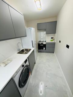 2 bedroom flat to rent, GRANTHAM GARDENS RM6