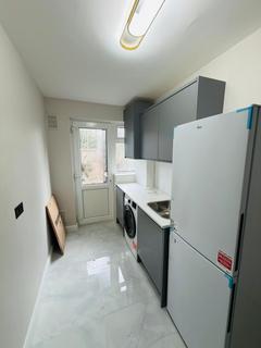 2 bedroom flat to rent, GRANTHAM GARDENS RM6
