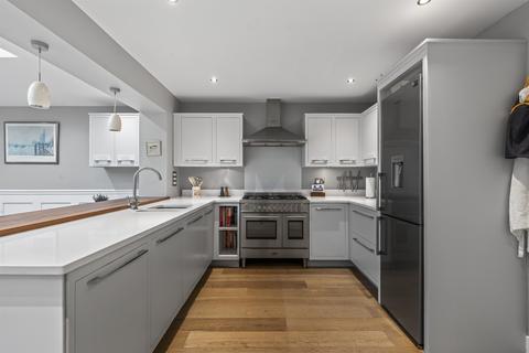 4 bedroom detached house for sale, Poplar Close, EPSOM