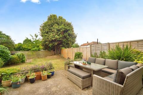 3 bedroom end of terrace house for sale, Bell Road, Enfield