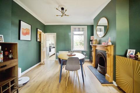 3 bedroom end of terrace house for sale, Bell Road, Enfield