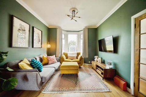 3 bedroom end of terrace house for sale, Bell Road, Enfield