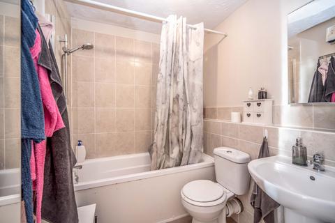 2 bedroom flat to rent, Redwood Grove, Bedford, Bedfordshire, MK42