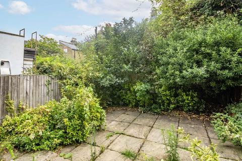 2 bedroom flat to rent, Eckstein Road, London SW11