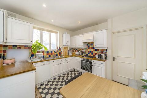 2 bedroom flat to rent, Eckstein Road, London SW11