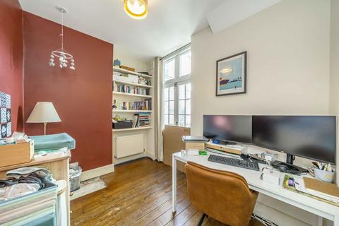 2 bedroom flat to rent, Eckstein Road, London SW11