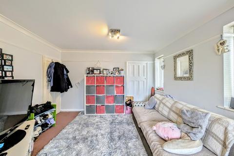 2 bedroom flat for sale, Ardingly Drive, Goring-By-Sea, Worthing