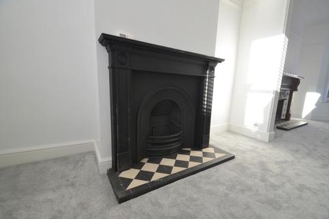 3 bedroom terraced house to rent, Melton Street, Northamptonshire NN16