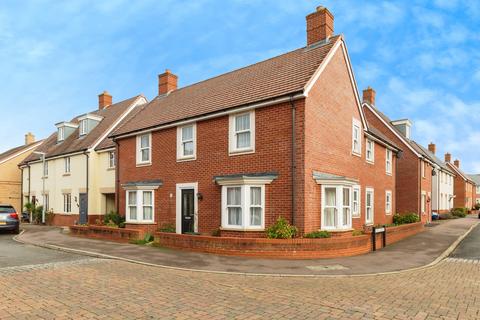 4 bedroom detached house for sale, Fennel Avenue, Stotfold, Hitchin