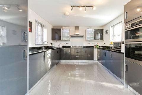 4 bedroom detached house for sale, Fennel Avenue, Stotfold, Hitchin