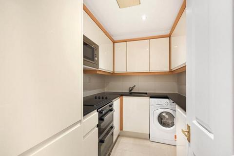 3 bedroom apartment to rent, Avenue Road, London NW8