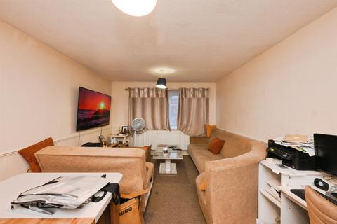 2 bedroom flat for sale, Juniper Close, Broxbourne