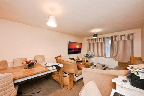 2 bedroom flat for sale, Juniper Close, Broxbourne