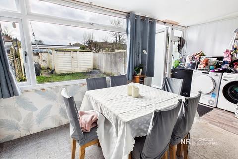 3 bedroom end of terrace house for sale, Clayton Road, Chessington, Surrey, KT9